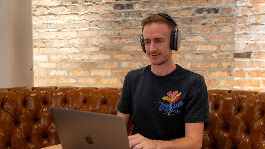 Blogger Ryan Robinson working in a coffee shop